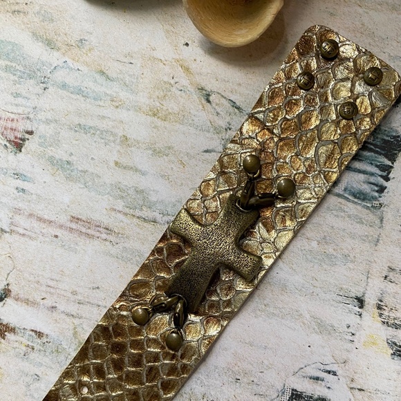 Snake Skin Look Bracelet - Picture 3 of 5
